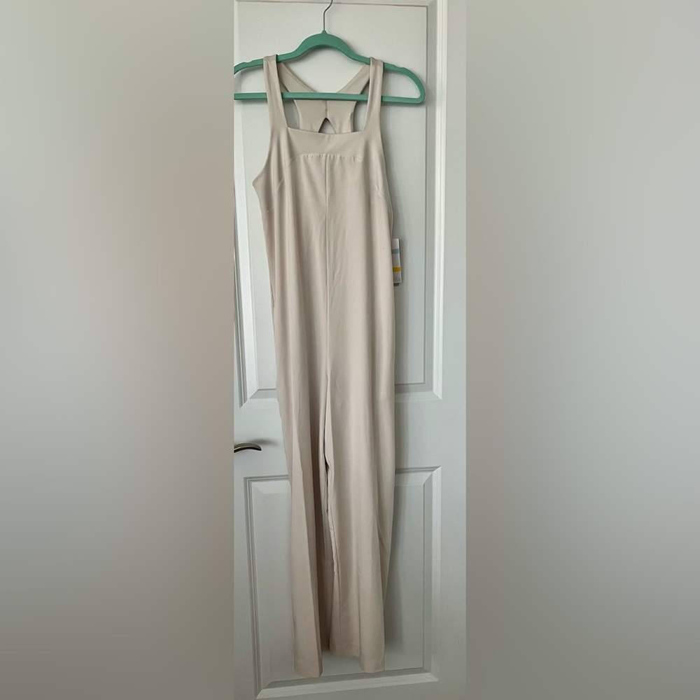 Comfortable yoga overall, great for travelling , snap bottom pants